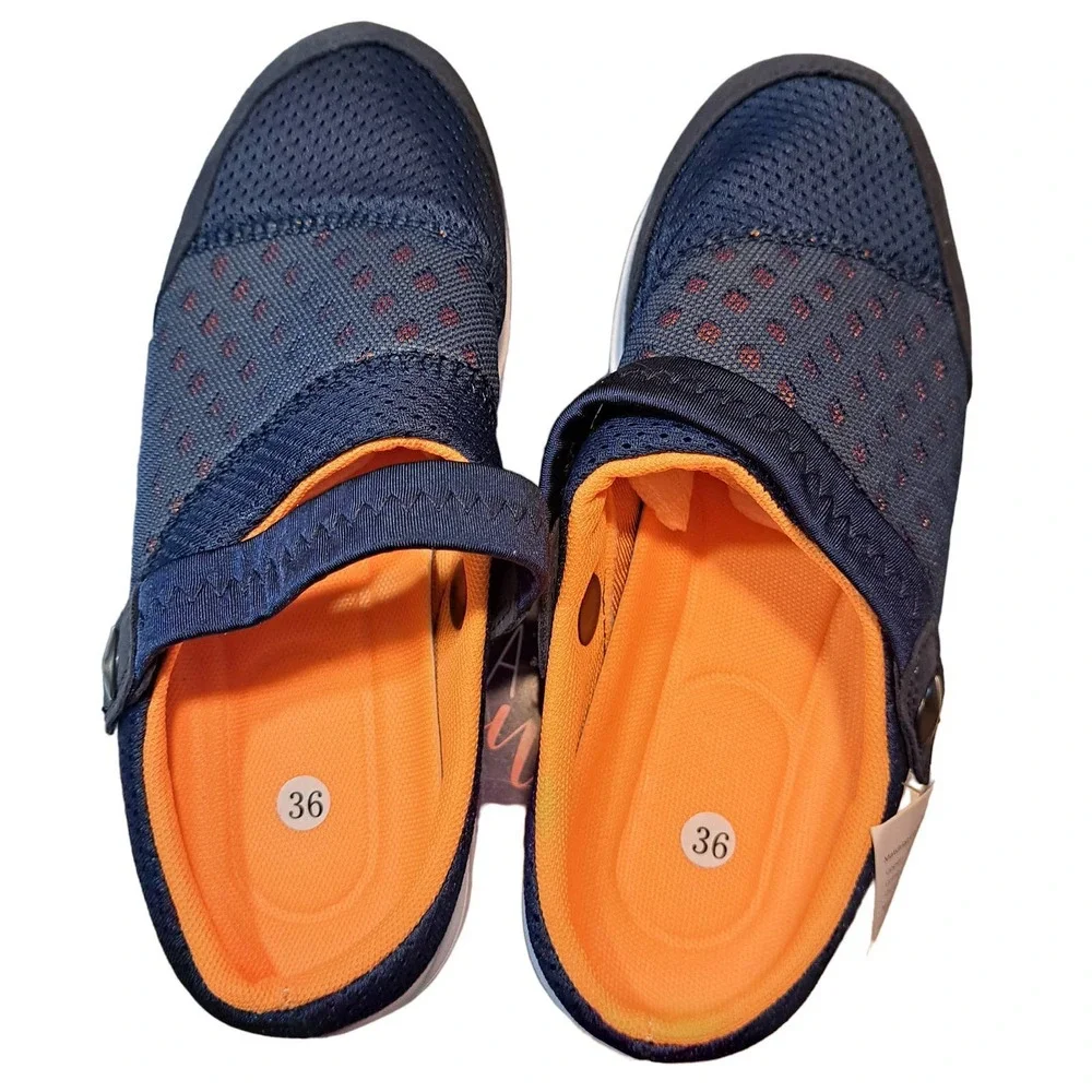 New Lightweight slide on beach shoe 4.5 Kids size